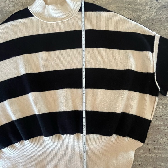 Altered State Women’s XS stripped sweater - Picture 6 of 10